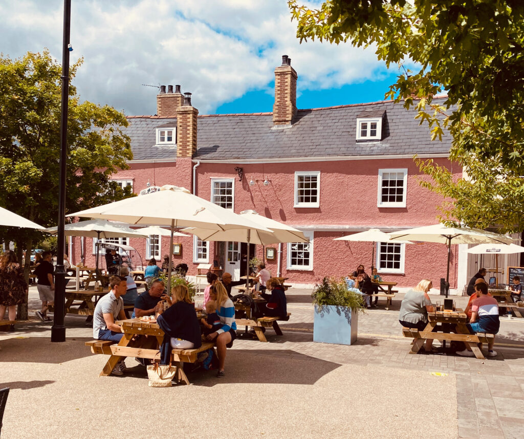 The Kings Arms Hotel, AbergavennyContact Us The Kings Arms Hotel